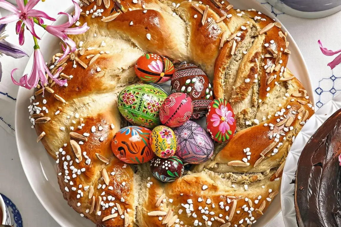 Ein festlicher Osterkranz aus Hefeteig, verziert mit bunten Ostereiern, Mandeln und Zuckerperlen.
