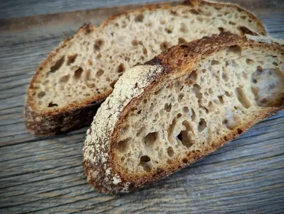 Landbrot backen mit Weizen und Roggen - Rezept und Tipps