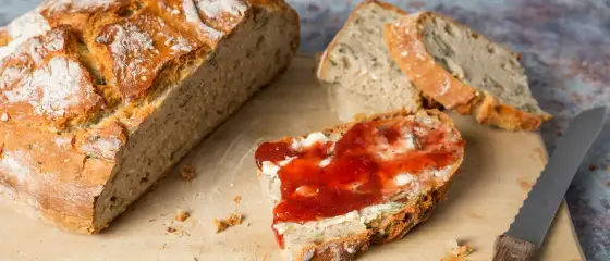 Trockenes Brot auffrischen - so wird es wieder knusprig
