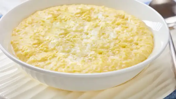 Cremiger Hirsebrei, perfekt für ein gesundes Frühstück. Dieses Hirsebrei Rezept ist einfach und lecker.